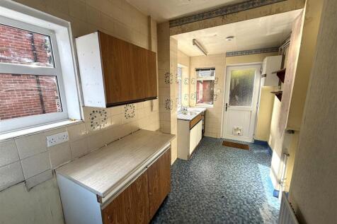 kitchen 1.jpg