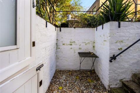 Entrance/Courtyard
