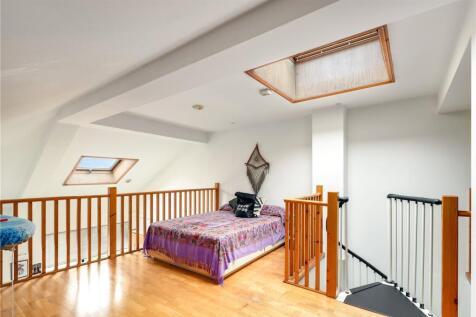 Living Area/Bedroom