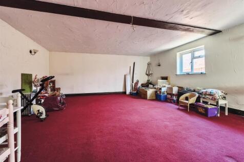 Double Garage / Games Room