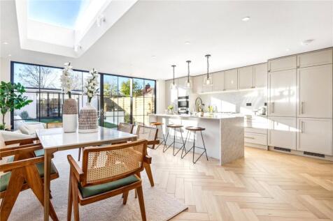 Kitchen/Dining Area