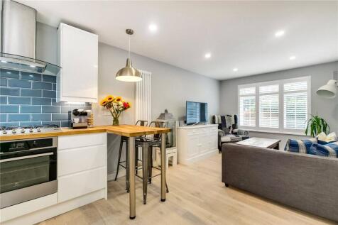 Kitchen / Reception