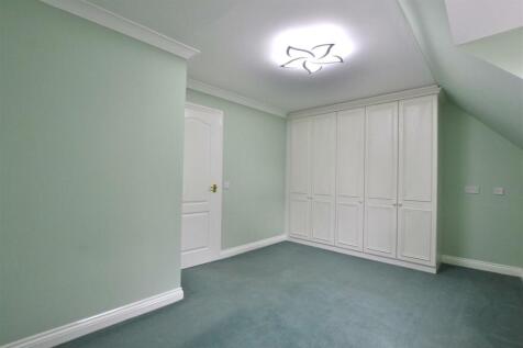 bedroom 1 .JPG