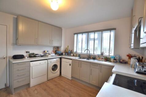 Kitchen 2.JPG