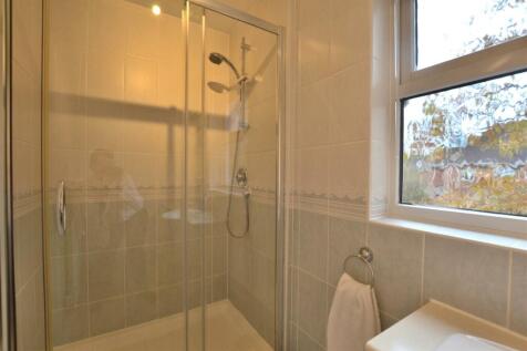 En-suite 1.JPG