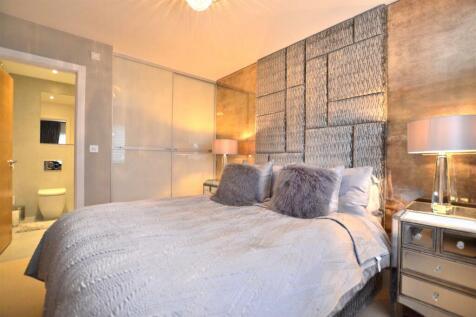 Bedroom One, En-Suite.JPG