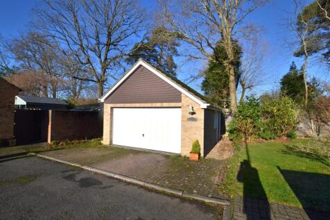 Double Garage &amp; Driveway].JPG