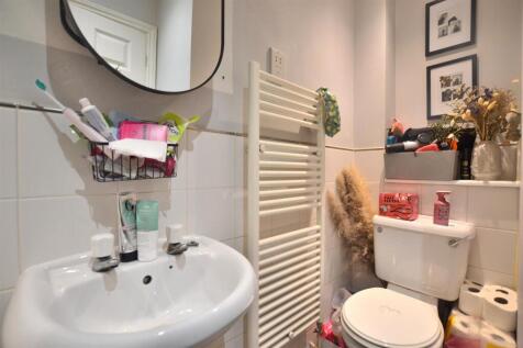 En-Suite 1.JPG