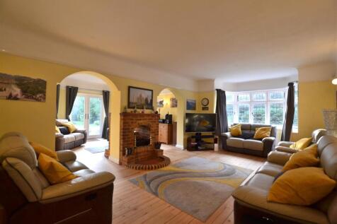 Living Room.JPG