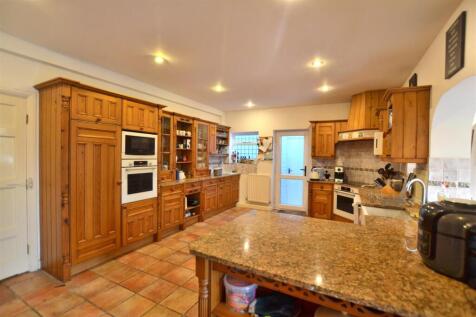 Kitchen 1.JPG