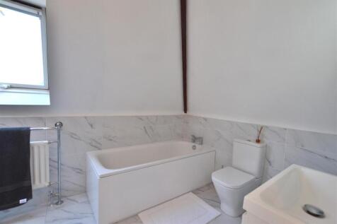 Family Bathroom.JPG
