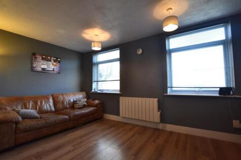 Living room 2 v.JPG
