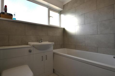 Bathroom 2 .JPG
