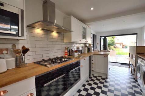 Kitchen 3.JPG