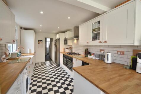 Kitchen 2.JPG