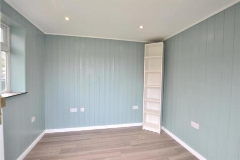 Office At Back Of Garage.JPG
