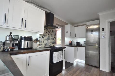 Kitchen 2 .JPG