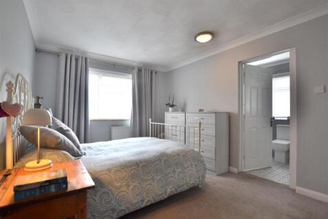 Bedroom 1.JPG