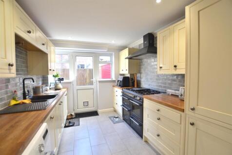 Kitchen 1.JPG