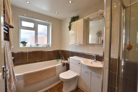 Family Bathroom.JPG