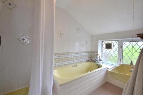 Family Bathroom.JPG