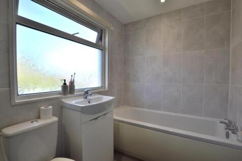 Family Bathroom, Bath.JPG