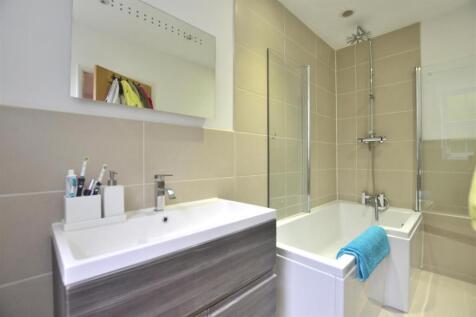 En-Suite 1.JPG