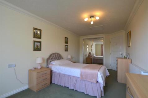 Bedroom 1 .JPG