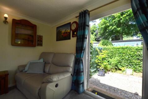 Living room 4 .JPG
