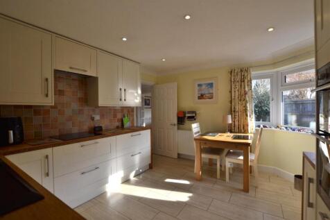 Kitchen 2.JPG