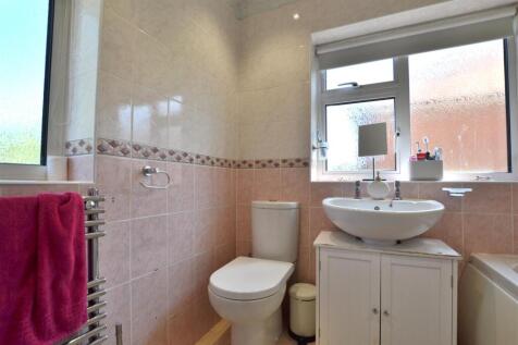 Bathroom .JPG
