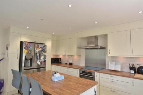 Kitchen 2 .JPG