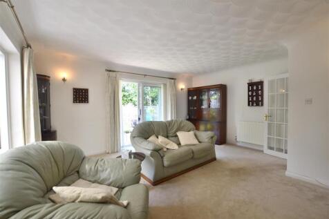 Living Room 3.JPG