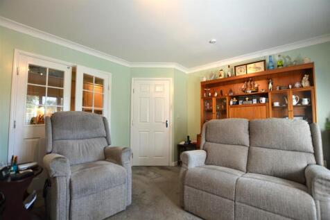 Living room 2 .JPG
