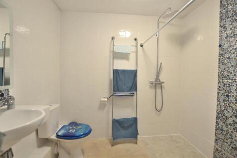 Wet Room.JPG