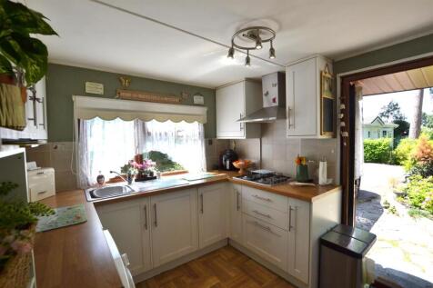 Kitchen 1.JPG