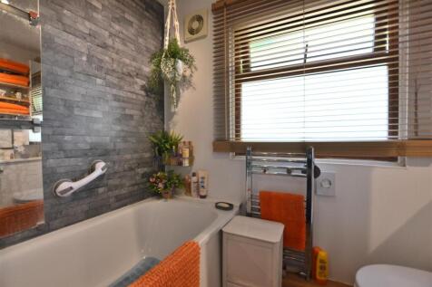 Bathroom.JPG