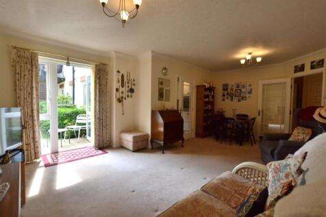 Living Room 3.JPG