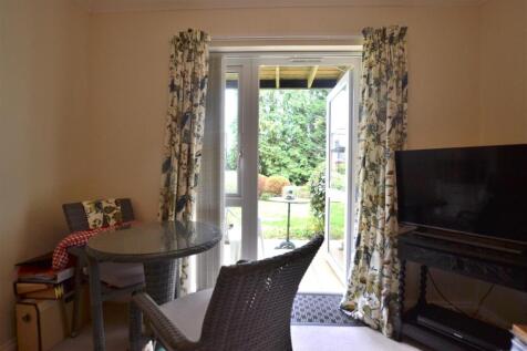Dining Area.JPG