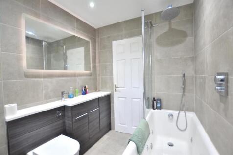 Family Bathroom.JPG