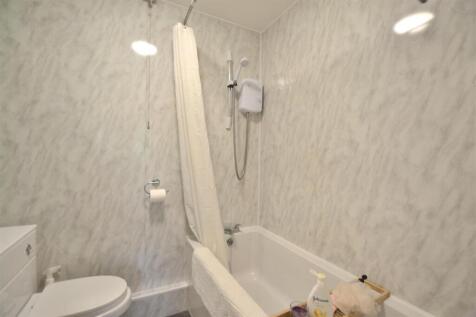 Family Bathroom.JPG