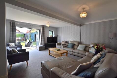 Living Room 1.JPG
