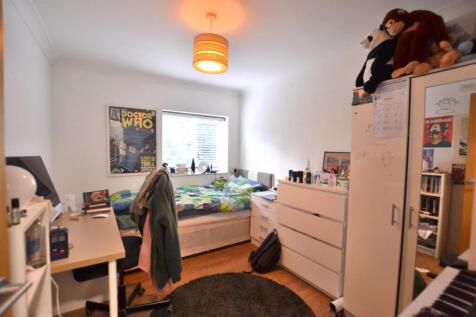 Bedroom .3.JPG