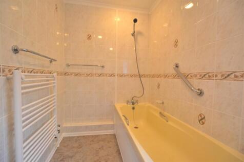 En-Suite 1.JPG