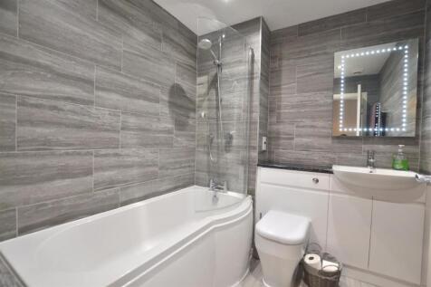 Family Bathroom.JPG