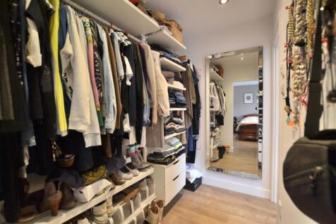 Walk In Wardrobe.JPG