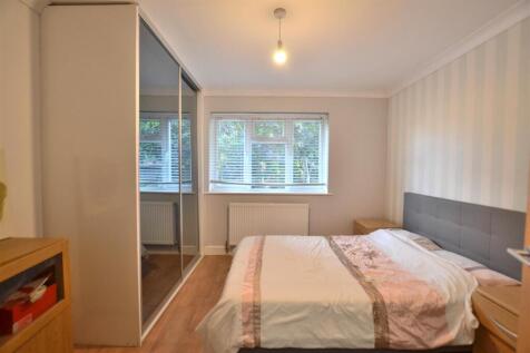 Bedroom .2.JPG