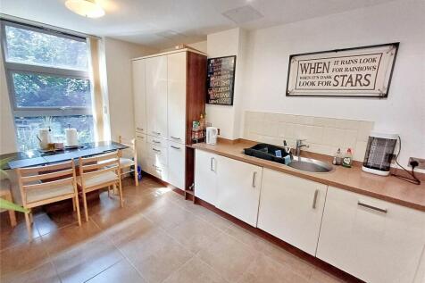 Kitchen/Dining Area