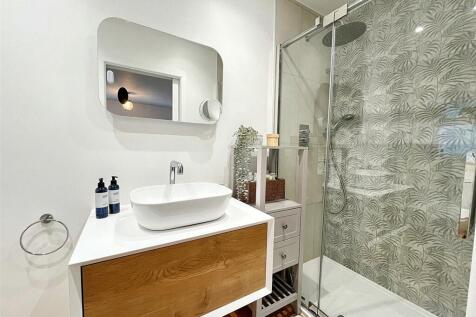 Shower En Suite