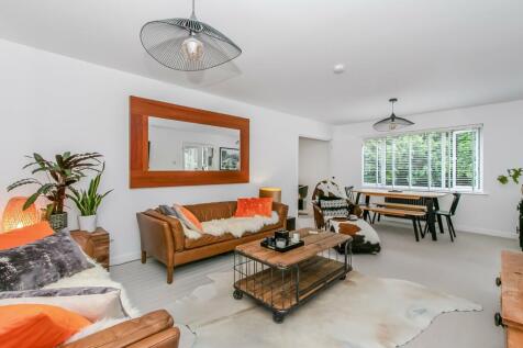 Lounge Dining
